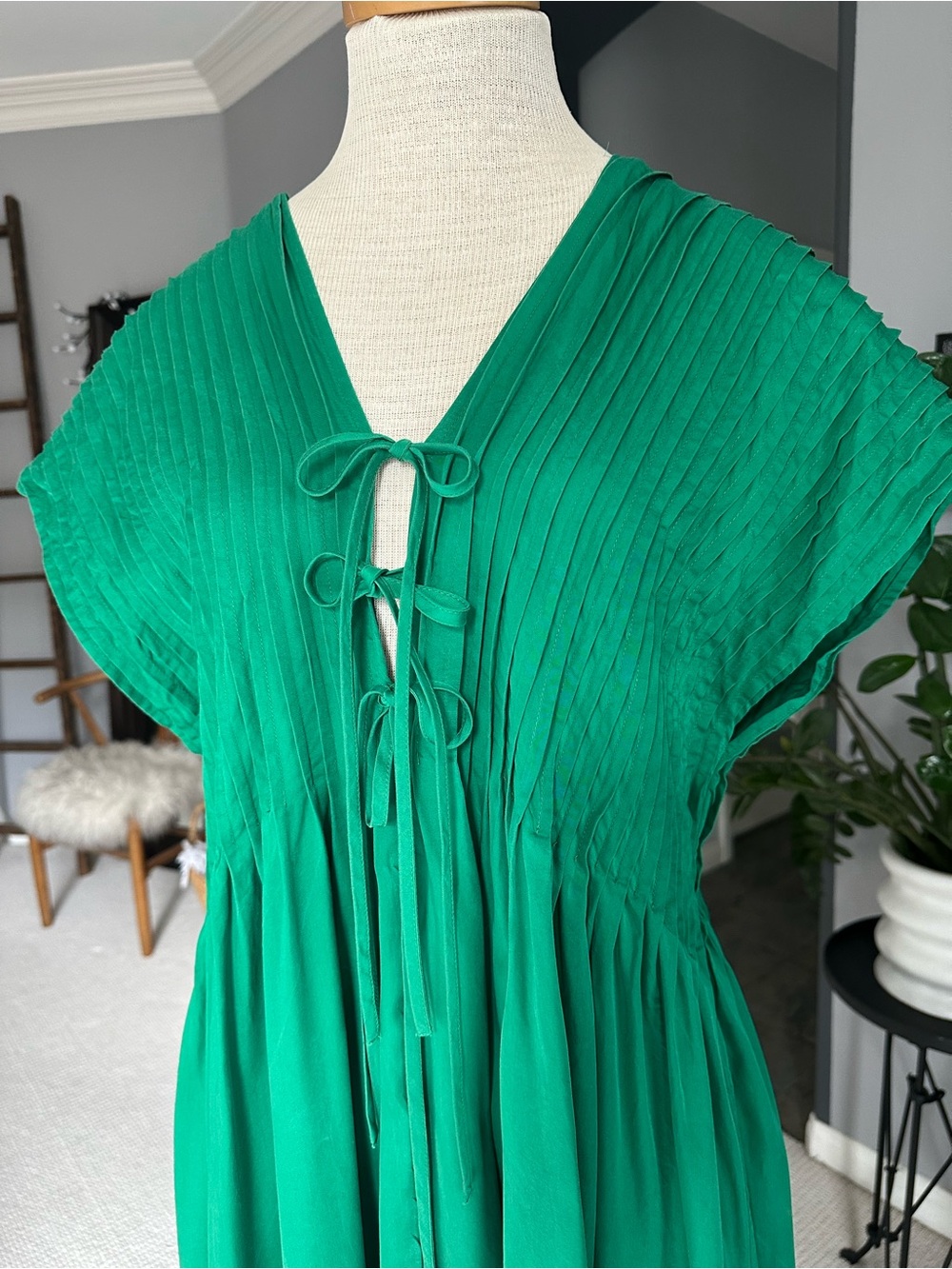 & Other Stories Maxi Dress Emerald Green Pleated V‑Neck size large - Picture 9 of 16